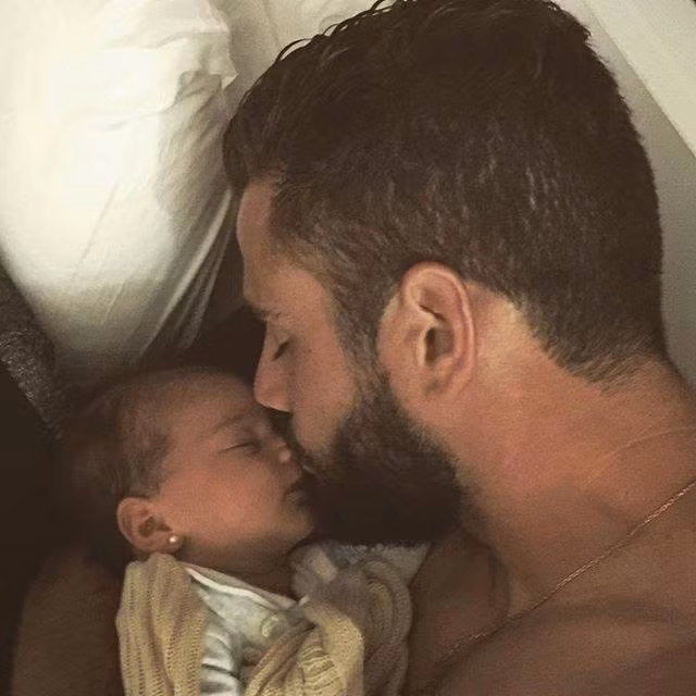 Theo chân sao: Vợ Rooney diện bikini khoe bụng bầu