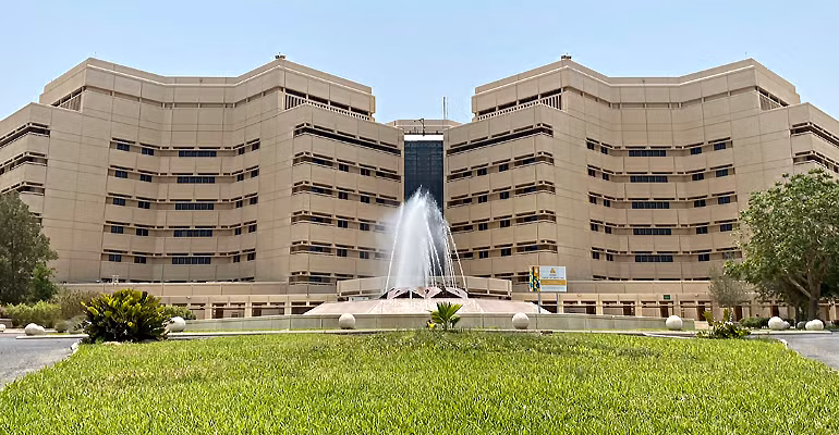 Đại học King Abdulaziz là trường đại học được xếp hạng hàng đầu của Ả-rập Xê-út. Ảnh: IT