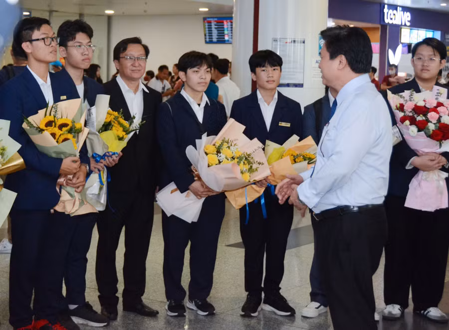 Thứ trưởng Nguyễn Hữu Độ chia sẻ, chúc mừng các học sinh trở về từ Hội thi Khoa học kỹ thuật quốc tế năm 2023.