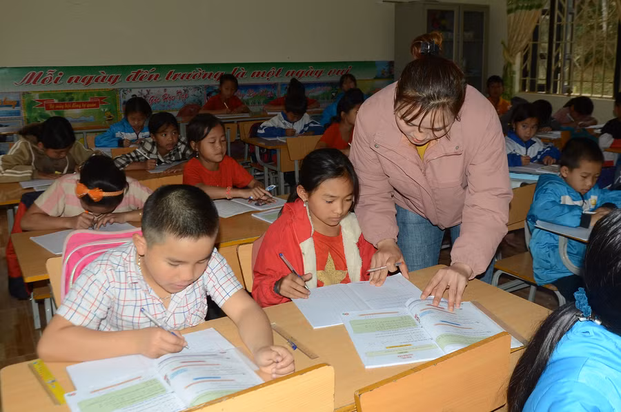 Một giờ lên lớp của cô giáo Nguyễn Thị Thương, Trường PTDTBT Tiểu học Leng Su Sìn (huyện Mường Nhé).