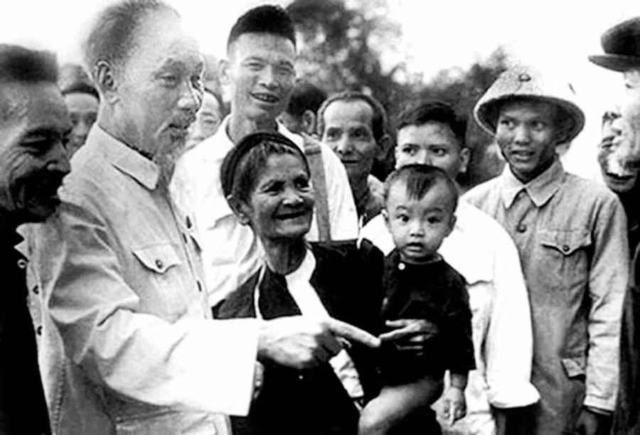 Bác Hồ về thăm quê lần thứ 2 năm 1961. (Ảnh tư liệu)
