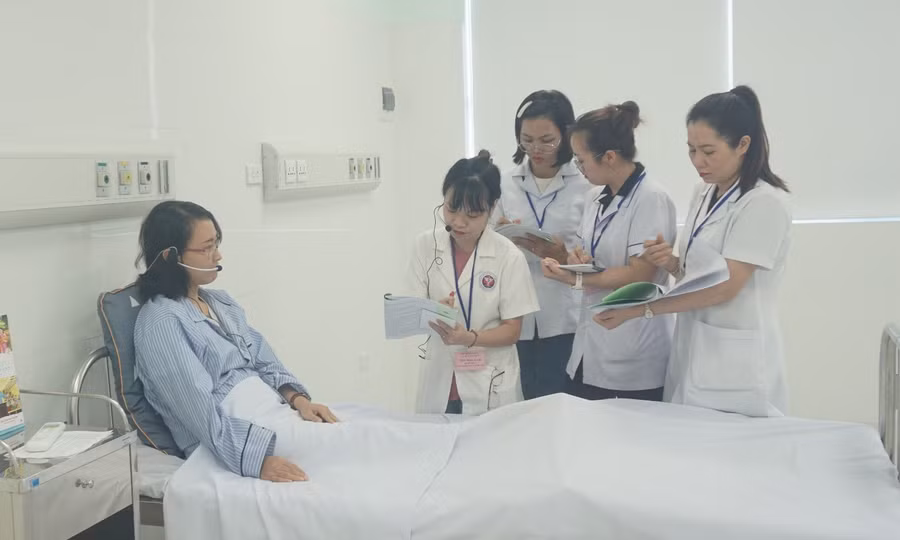 Thực hành tiền lâm sàng với ca bệnh giả định tại Trường ĐH KTYD Đà Nẵng.