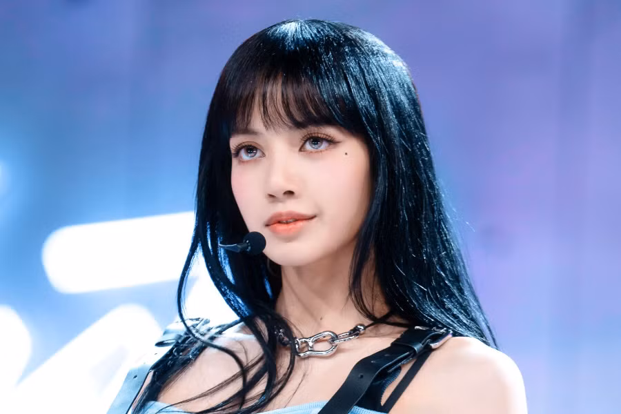 Những động thái mới của Lisa (BLACKPINK) luôn thu hút sự chú ý của người hâm mộ. Những động thái mới của Lisa (BLACKPINK) luôn thu hút sự chú ý của người hâm mộ.