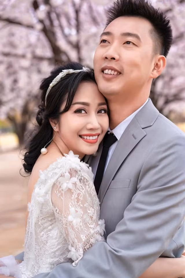 Ốc Thanh Vân và ông xã Trí Rùa. Ốc Thanh Vân và ông xã Trí Rùa.