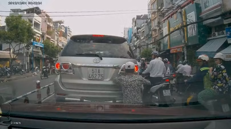 trộm xe, ô tô, Sài Gòn, logo, biển số, ăn cắp, trộm-xe, ô-tô, Sài-Gòn, logo, biển-số, ăn-cắp,