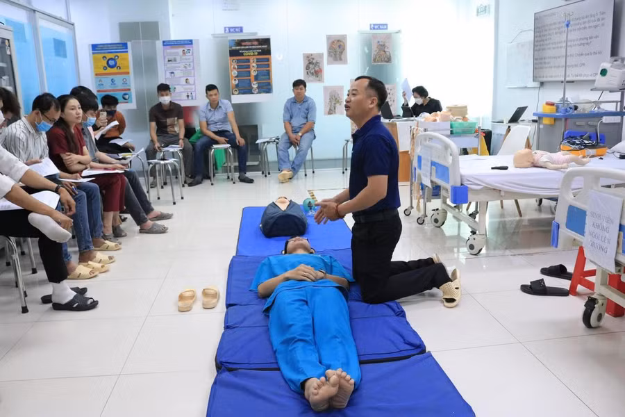 Sinh viên Trường CĐ Đại Việt Sài Gòn trong một giờ học thực hành. Ảnh: CĐĐVSG. Sinh viên Trường CĐ Đại Việt Sài Gòn trong một giờ học thực hành. Ảnh: CĐĐVSG.