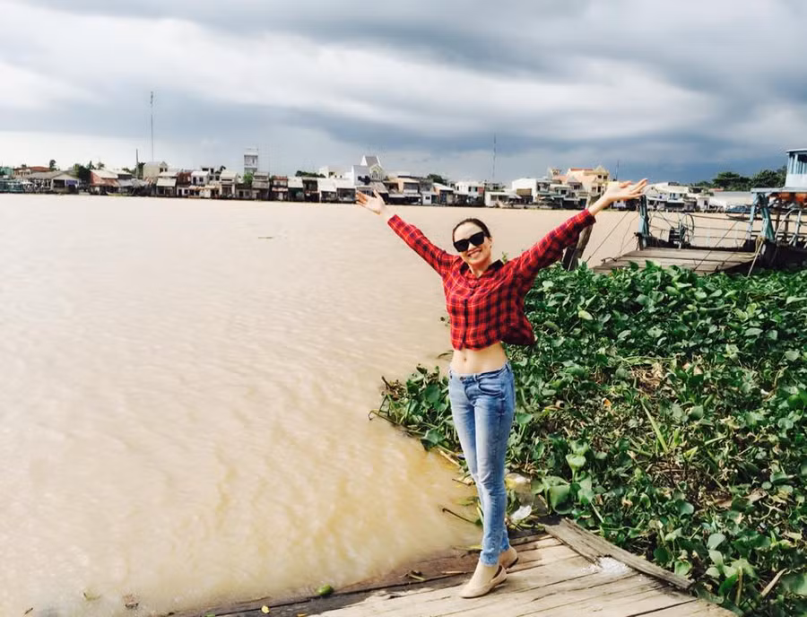 “Bắt bài” gu thời trang dễ mặc - dễ đẹp của Hoa hậu Diễm Hương ảnh 6 “Bắt bài” gu thời trang dễ mặc - dễ đẹp của Hoa hậu Diễm Hương ảnh 6