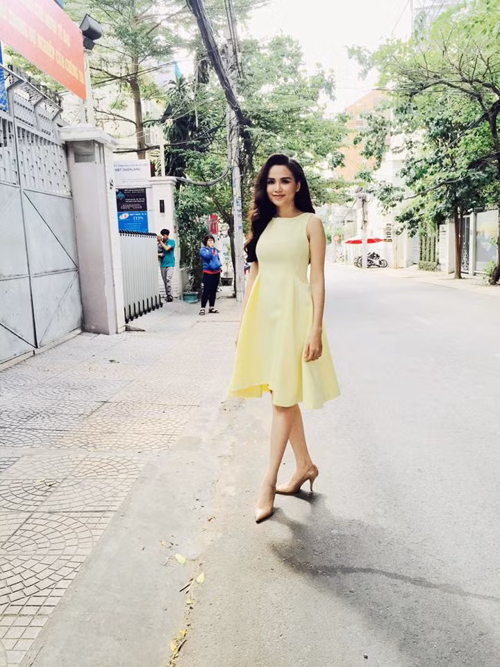 “Bắt bài” gu thời trang dễ mặc - dễ đẹp của Hoa hậu Diễm Hương ảnh 10 “Bắt bài” gu thời trang dễ mặc - dễ đẹp của Hoa hậu Diễm Hương ảnh 10