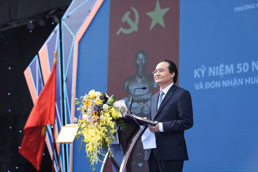 Bộ trưởng Bộ GD&amp;ĐT Phùng Xuân Nhạ phát biểu tại buổi lễ.