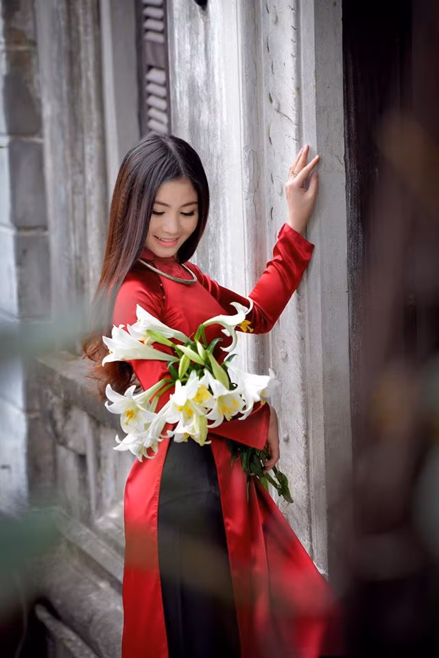 tan chay vi thieu nu ha noi chup anh ao dai ben hoa loa ken - 8