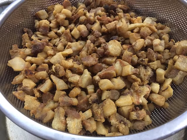 Tóp mỡ 450 ngàn đồng/kg: Món ăn sang chảnh của nhà giàu Hà Nội - Ảnh 2