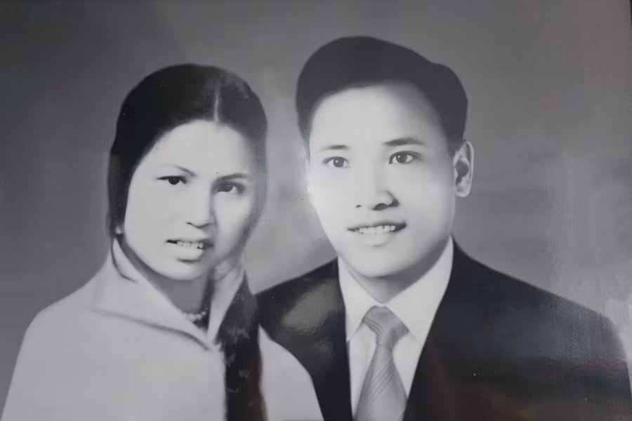 Ông Vũ Xuân Thanh và bà Nguyễn Thị Lan thời còn trẻ. Ảnh: NVCC