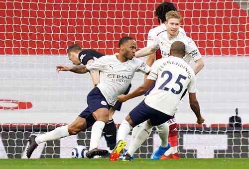 Man City thẳng tiến đến ngôi vô địch Ngoại hạng bằng phong độ ấn tượng Ảnh: REUTERS.