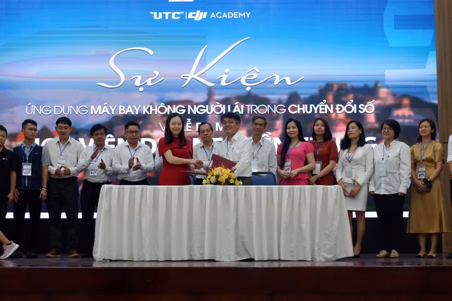 Ký kết hợp tác giữa Trung tâm phát triển phần mềm, ĐH Đà Nẵng và AGS Technologies