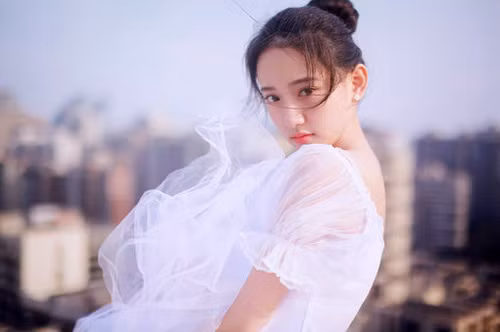 Cô ấy quá lí tưởng, ngoại trừ việc lẳng lơ - 2