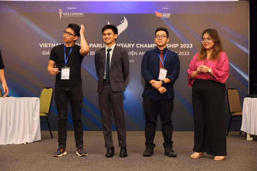 VBC là nơi tụ hội của nhiều giám khảo quốc tế từ những cộng đồng tranh biện chuyên nghiệp trên toàn thế giới. VBC là nơi tụ hội của nhiều giám khảo quốc tế từ những cộng đồng tranh biện chuyên nghiệp trên toàn thế giới.