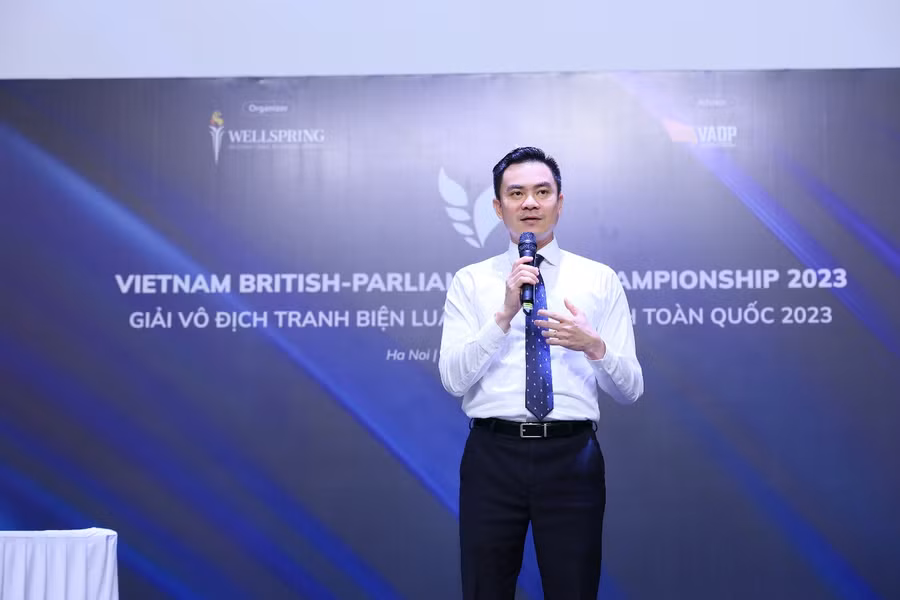 Thầy Nguyễn Vĩnh Sơn - Quyền Tổng Hiệu trưởng Trường PTSNLC Wellspring – đơn vị tổ chức VBC. Thầy Nguyễn Vĩnh Sơn - Quyền Tổng Hiệu trưởng Trường PTSNLC Wellspring – đơn vị tổ chức VBC.