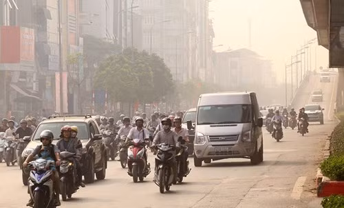 Cảnh sát cơ động xuống đường chống ùn tắc ở Hà Nội - ảnh 8