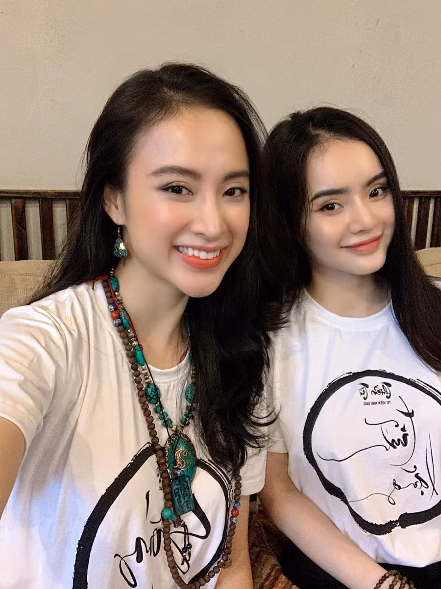 Angela Phương Trinh và em gái.