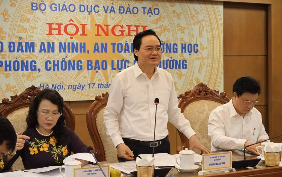 Bộ trưởng Bộ GD&ĐT Phùng Xuân Nhạ phát biểu tại Hội nghị