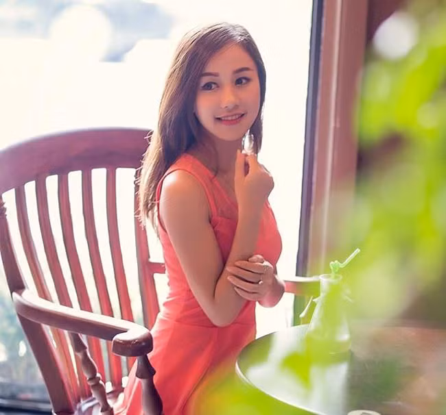 Nhung MC 9x xinh dep, da tai khien van nguoi me