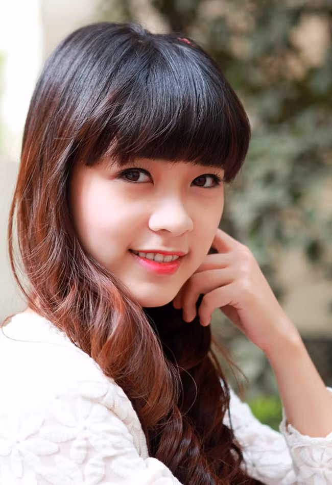 Nhung MC 9x xinh dep, da tai khien van nguoi me
