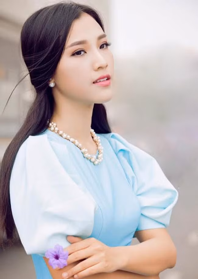 Nhung MC 9x xinh dep, da tai khien van nguoi me