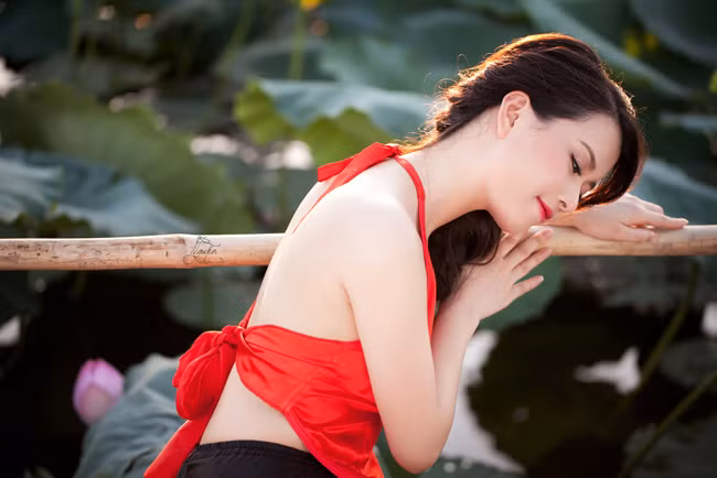 Nhung MC 9x xinh dep, da tai khien van nguoi me