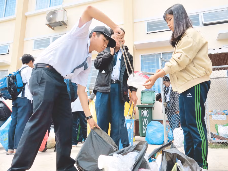 Phong trào “Nói không với rác thải nhựa” đang được nhiều trường học triển khai. Ảnh. T. Nguyễn 