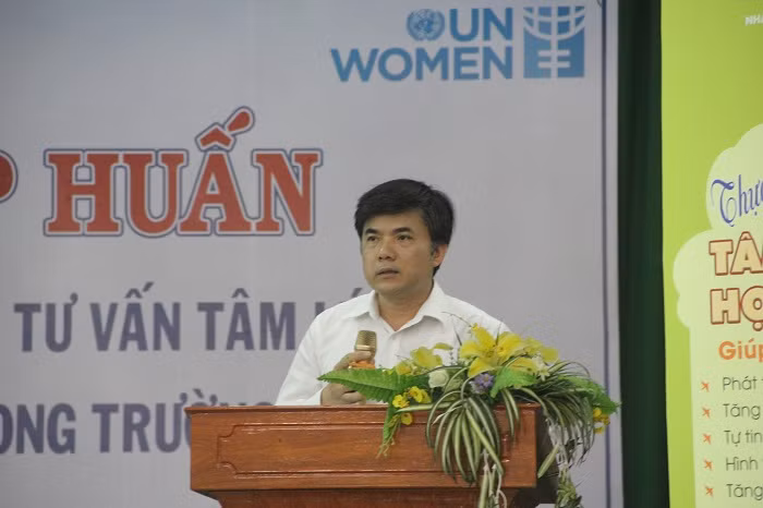 Phó Vụ trưởng phụ trách Bùi Văn Linh phát biểu