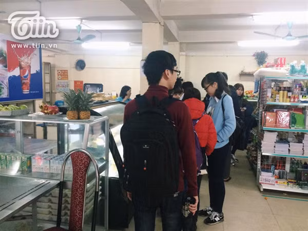 Sinh viên Luật ngỡ ngàng với căng tin sang chảnh