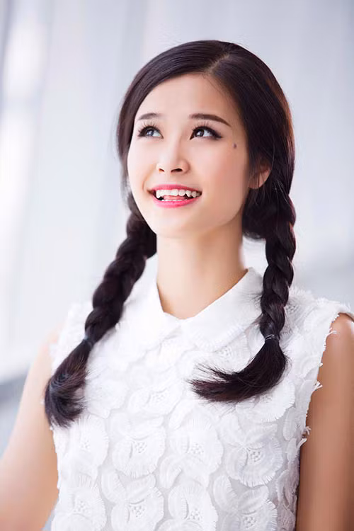 Những nốt ruồi duyên tôn nét đẹp của mỹ nữ Việt ảnh 2 Những nốt ruồi duyên tôn nét đẹp của mỹ nữ Việt - 2