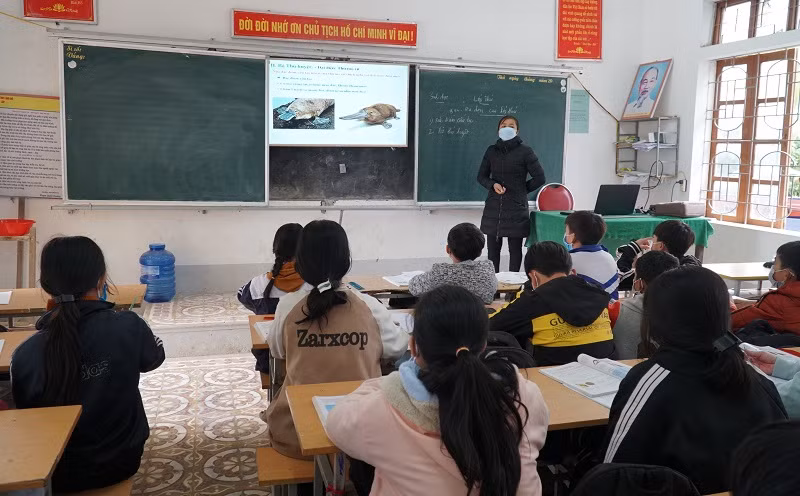 Hơn 20 năm gắn bó với nghề giáo, cô Nguyệt vẫn tận tâm với nghề và quan tâm giúp đỡ nhiều học sinh.