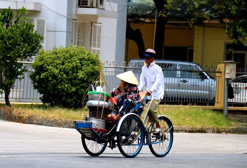 Thừa Thiên Huế dự kiến có 5.000 người bán hàng rong, buôn bán nhỏ lẻ không có địa điểm cố định được hỗ trợ.