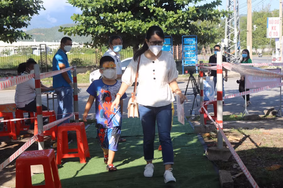 Học sinh, giáo viên, nhân viên trở lại thành phố Đà Nẵng phải thực hiện tự cách ly tại nhà theo quy định