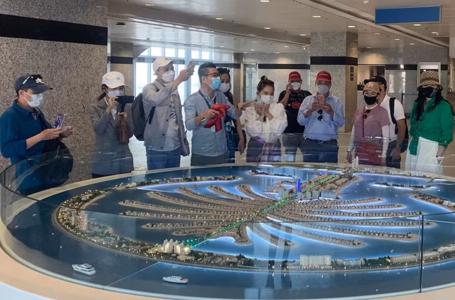 Du khách Việt trải nghiệm ở Dubai (UAE). Ảnh: Pan American Travel.