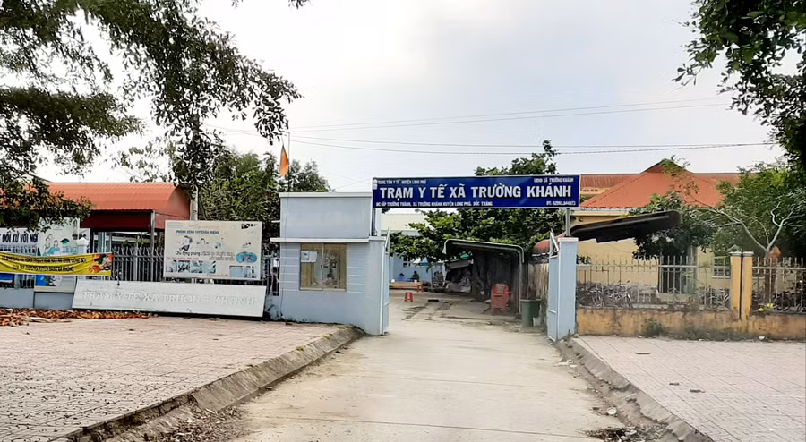 Trạm y tế xã Trường Khánh, nơi tạm giữ người đi trên xe của tài xế T.
