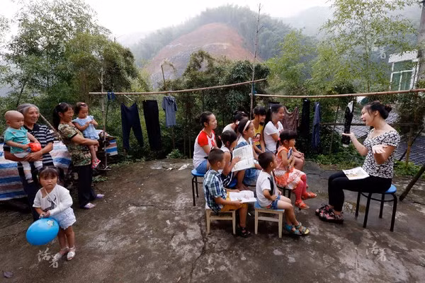 Chùm ảnh về cuộc sống của những đứa trẻ mồ côi mẹ 1