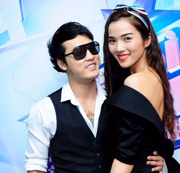Đầu năm 2014, ca sĩ Ưng Hoàng Phúc công khai bạn gái là siêu mẫu một con Kim Cương. Cách đây không lâu, Kim Cương bị đồn bỏ học cấp 3 và cặp đại gia nhưng cả hai đã vượt qua tin đồn thất thiệt. Sau một thời gian gắn bó, có tin đồn “Út Phúc” sẽ rước nàng về dinh vào cuối năm nay. 