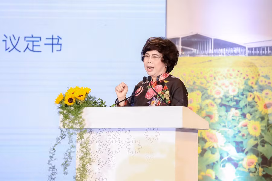 Tập đoàn TH xuất khẩu lô sữa đầu tiên sang Trung Quốc ảnh 2