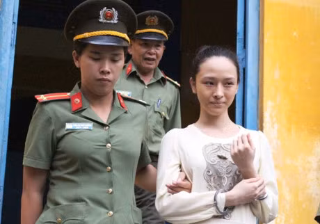Ngay 22/6, toa tiep tuc xu vu Hoa hau Phuong Nga - Anh 1