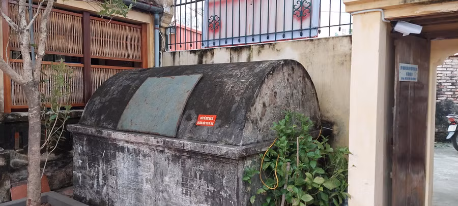 Bể nước Bác Hồ sử dụng trong lần Người về ở và làm việc tại ngôi nhà lưu niệm. Ảnh: Bình Thanh