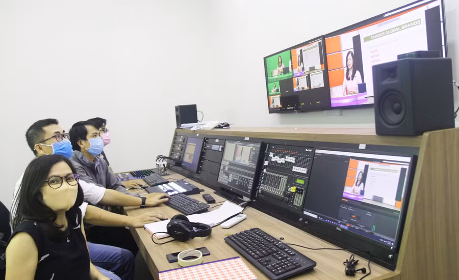 Studio phục vụ dạy học trực tuyến của trường ĐH Ngoại ngữ, ĐH Đà Nẵng