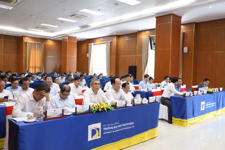 Hội thảo thu hút sự tham gia của đại diện Hội đồng trường, Ban giám đốc, Ban giám hiệu,các Đại học, trường đại học công lập và ngoài công lập.