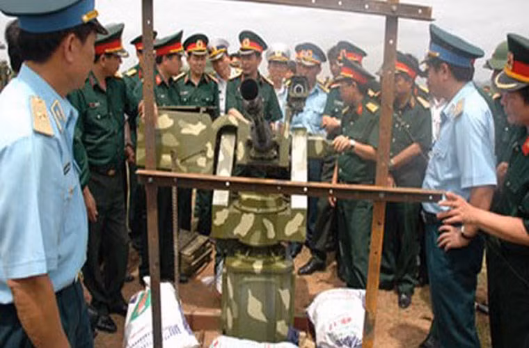 Viện Vũ khí cùng đã chế tạo thành công hệ thống giá điều khiển vũ khí đa năng có thể lắp súng máy hạng nặng 12,7mm hoặc 14,5mm, có khả năng tự động bám ảnh mục tiêu. Viện Vũ khí cùng đã chế tạo thành công hệ thống giá điều khiển vũ khí đa năng có thể lắp súng máy hạng nặng 12,7mm hoặc 14,5mm, có khả năng tự động bám ảnh mục tiêu.