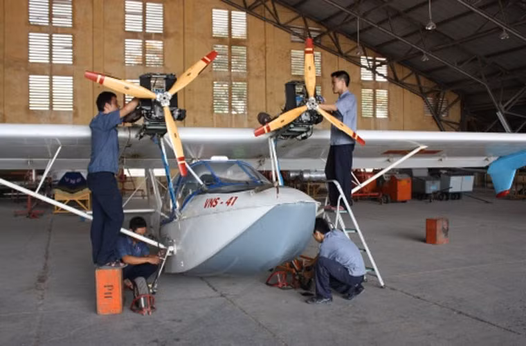 Trong lĩnh vực công nghiệp hàng không, nhà máy A41 (Cục Kỹ thuật, Quân chủng Phòng không – Không quân) đã chế tạo thành công thủy phi cơ VNS-41 dựa theo máy bay Che-22 của Nga với tỉ lệ nội địa hóa là 70%. Loại máy bay này có thể đạt tầm bay tới 300km, trần bay 3km. Chiếc VNS-41 cất cánh thành công lần đầu tháng 9/2005. Trong lĩnh vực công nghiệp hàng không, nhà máy A41 (Cục Kỹ thuật, Quân chủng Phòng không – Không quân) đã chế tạo thành công thủy phi cơ VNS-41 dựa theo máy bay Che-22 của Nga với tỉ lệ nội địa hóa là 70%. Loại máy bay này có thể đạt tầm bay tới 300km, trần bay 3km. Chiếc VNS-41 cất cánh thành công lần đầu tháng 9/2005.