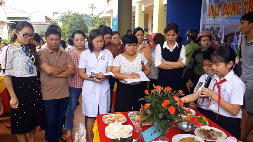 Hoạt động ngoại khóa chào mừng Ngày Nhà giáo Việt Nam 20/11 của Trường Tiểu học Ia Nhin. Ảnh: NTCC