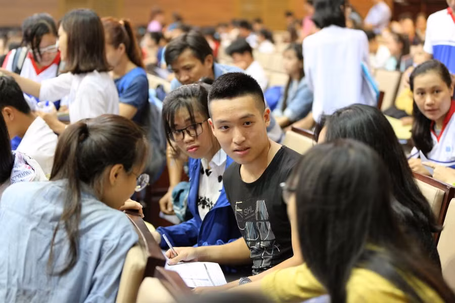 Tân sinh viên nhập học Trường Đại học Kinh tế TP Hồ Chí Minh. Ảnh: Website nhà trường Tân sinh viên nhập học Trường Đại học Kinh tế TP Hồ Chí Minh. Ảnh: Website nhà trường