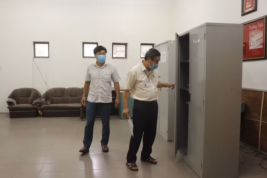 Các đoàn của Sở GD&amp;ĐT Đà Nẵng kiểm tra công tác chuẩn bị CSVC, phương tiện, phương án bố trí các phòng làm việc... của các điểm thi.