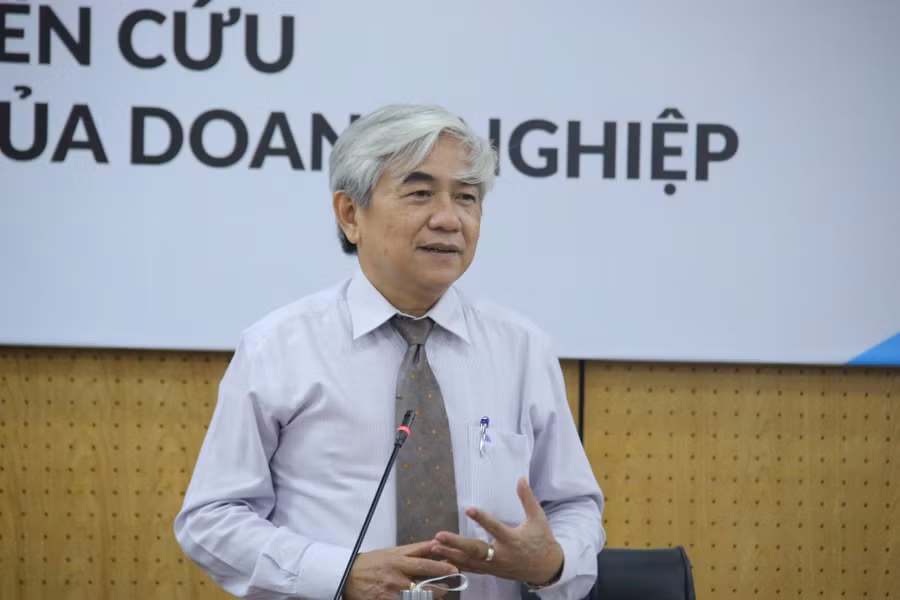 Nguyên Bộ trưởng Bộ Khoa học và Công nghệ Nguyễn Quân phát biểu tại tọa đàm.